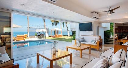 Casa La Playa, a 6 Bedroom FULLY STAFFED, MODERN BEACHFRONT VILLA, Walk to Town