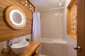 Hårtørrer, håndklæder, Sæbe, Toiletpapir