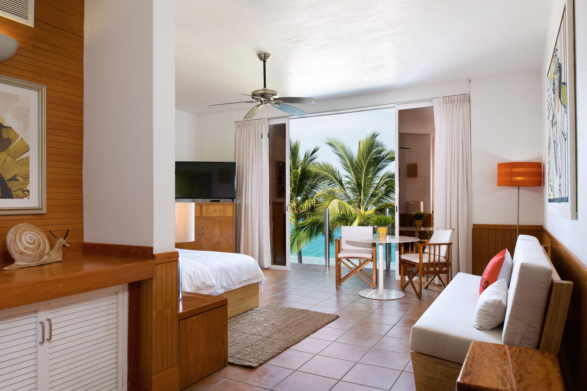 6 BEDROOM MODERN BEACH HOUSE WALK TO TOWN