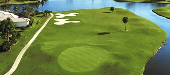 Beautiful 3 Bedroom Vacation Home with Private Pool 