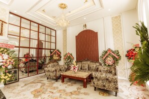 Lobby sitting area - 7S Hotel President Dalat (Da Lat)