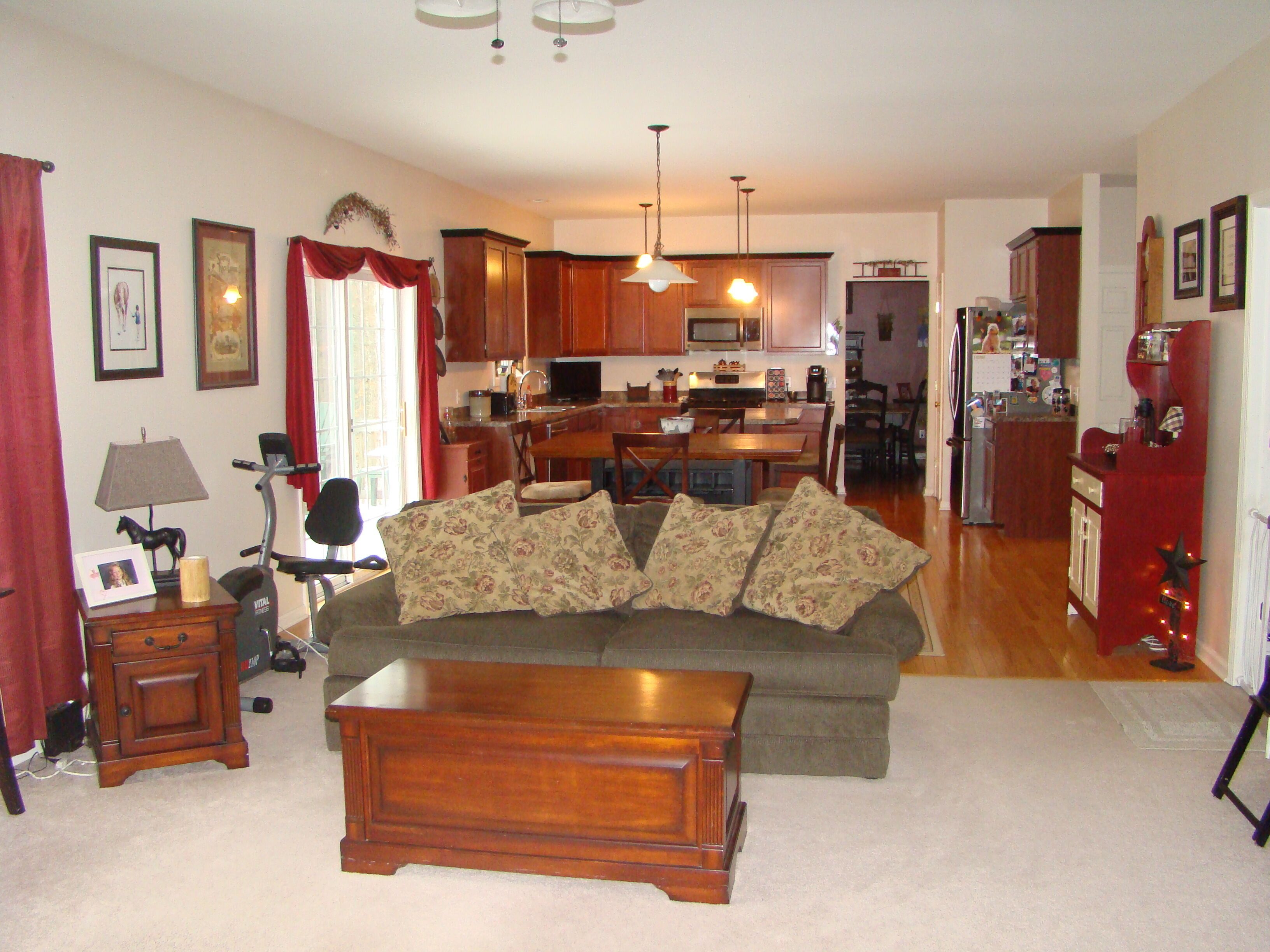 Beautiful 4 bedroom house perfect for Track/Ballet/Fall Getaway/Parent Weekends