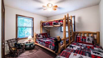 3 makuuhuonetta, vauvan matkasänky, ilmainen Wi-Fi, vuodevaatteet