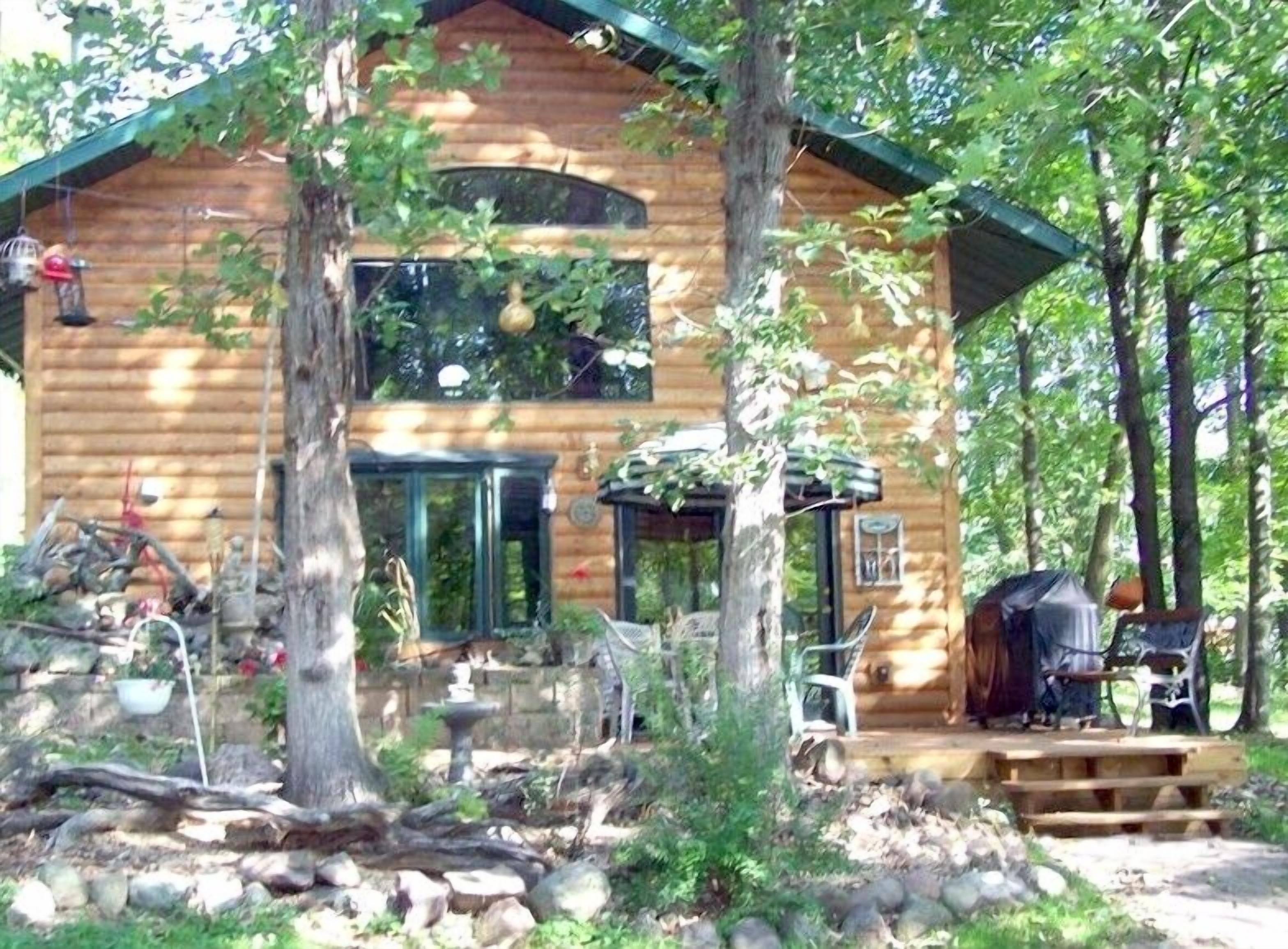 Cozy Cabin -2 Hr from Twin Cities,Economy Pricing! Have to C