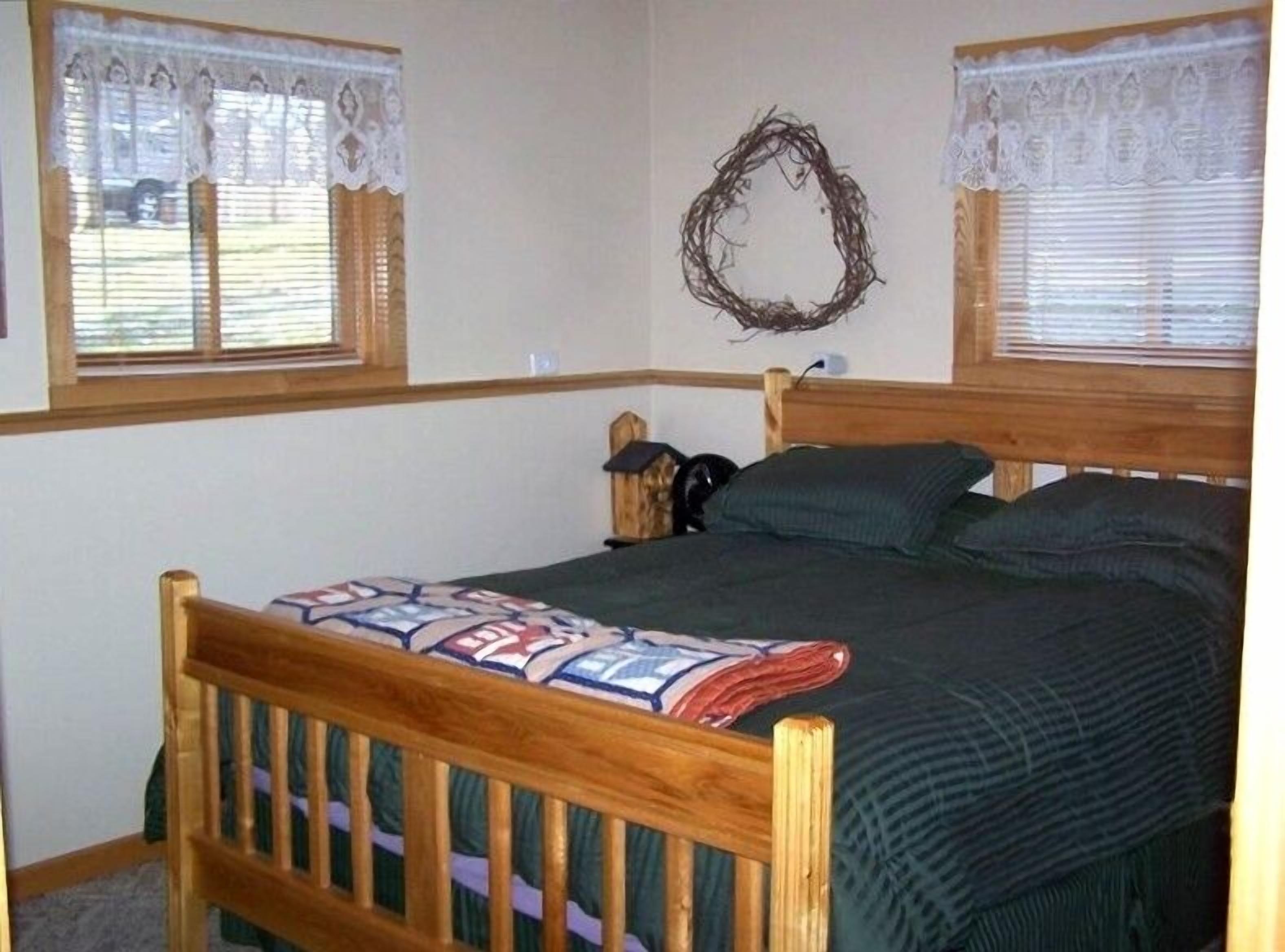 Cozy Cabin -2 Hr from Twin Cities,Economy Pricing! Have to C