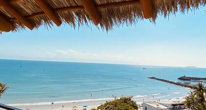 Panoramablick auf Bucht, Inseln, Hafen und Surfspots