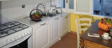 Frigorífic, microones, forn i placa de cuina