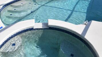 Piscine extérieure, piscine chauffée