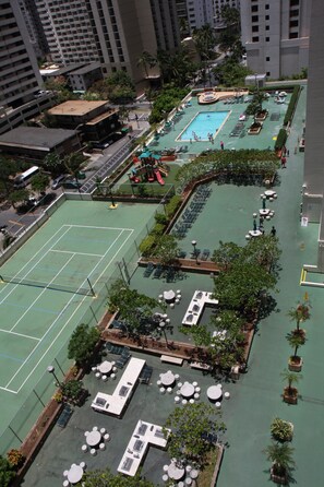 Sport court - Waikiki Banyan,1BR, Sleeps 4, Full Kitchen, FREE PARKING, NO RESORT FEES (Honolulu)