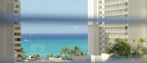 A high-rise hotel with a view of the ocean.