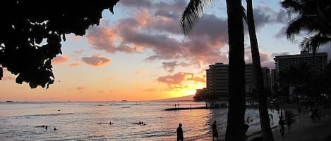 Beach nearby, sun-loungers, beach towels