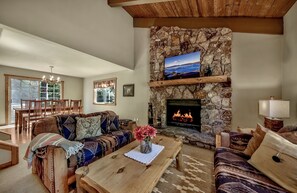 Smart TV, fireplace