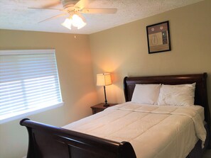 3 bedrooms, desk, iron/ironing board, free WiFi - Sweet Home 1 - For Families in a convenient area (Houston)