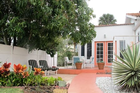 Tarpon Springs Apartment