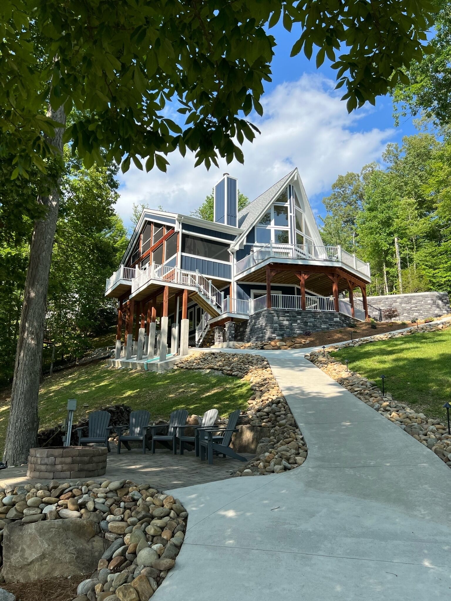 August 23-29, NEW screened porch, 2story dock! GREAT COVE FOR FAMILIES