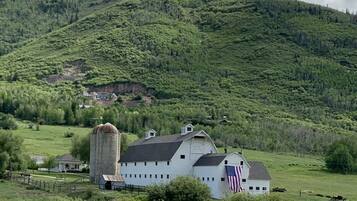 المنشأة من الخارج