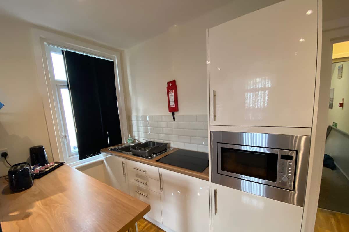 Apartment, Ensuite (2,4) | Shared kitchen