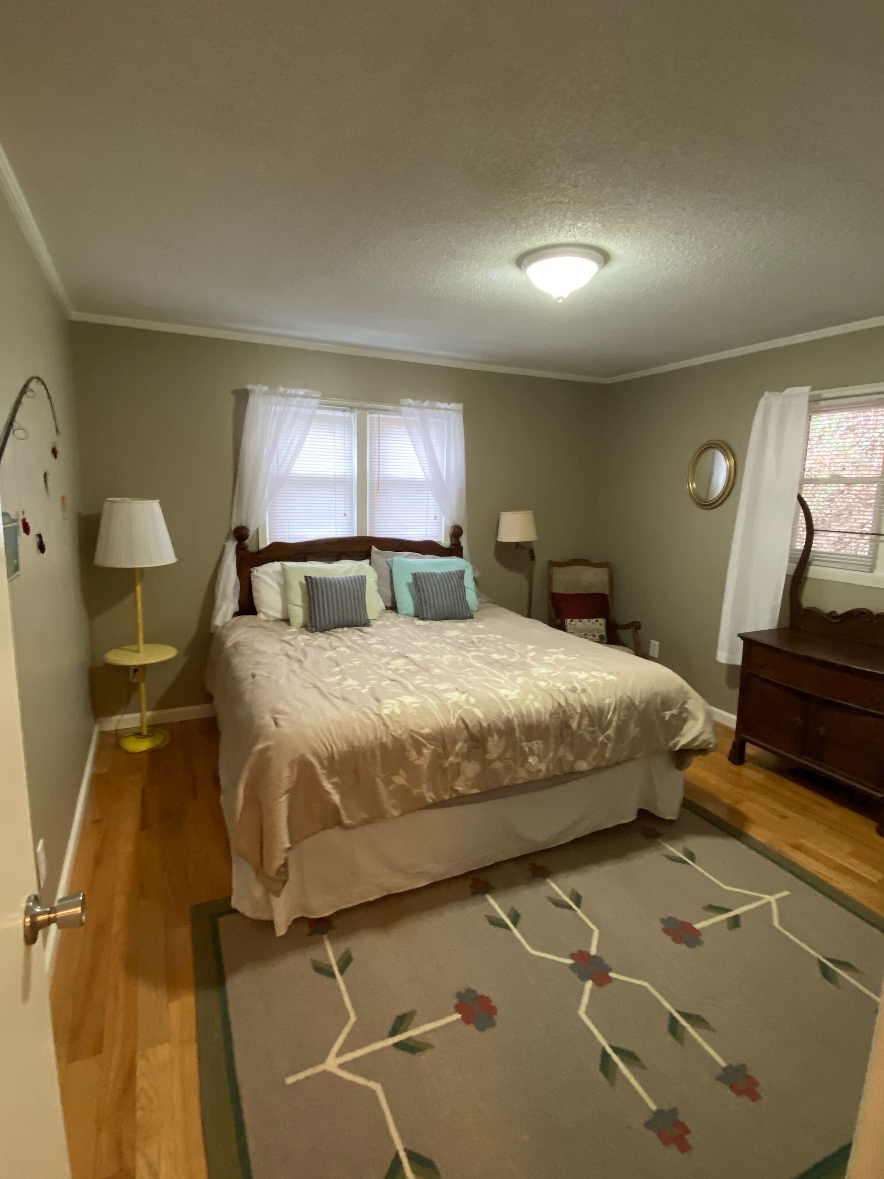 Cozy Cabin Overlooking Tuckaseegee River Sylva, NC 28779