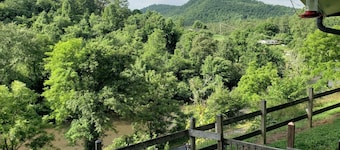 Acogedora cabaña vistas al río Tuckaseegee Sylva, NC 28779
