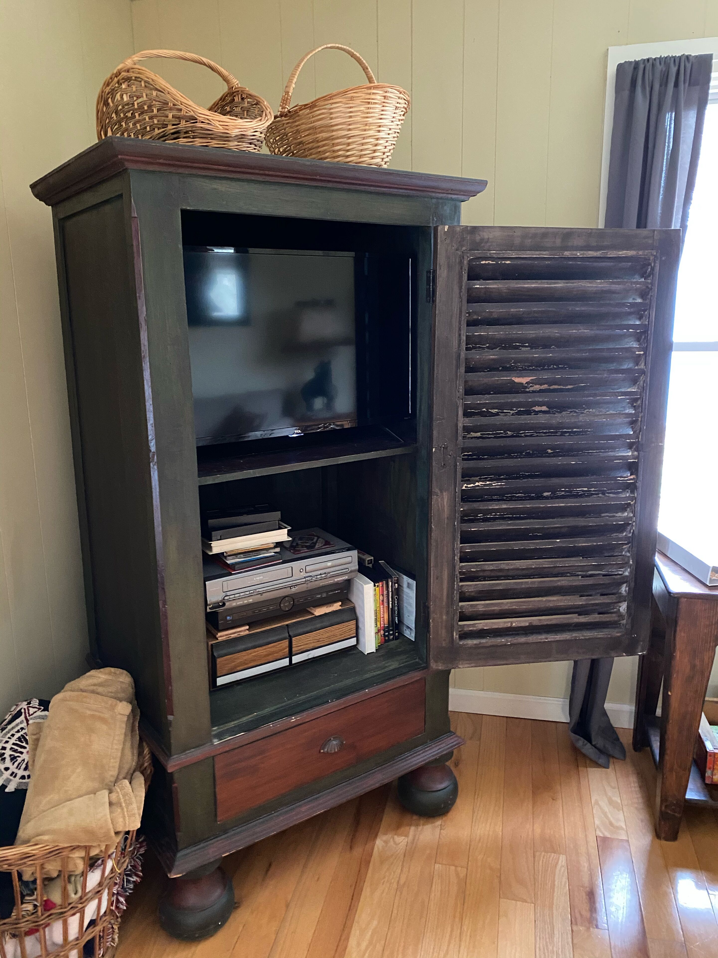 Cozy Cabin Overlooking Tuckaseegee River Sylva, NC 28779