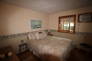 2 bedrooms, iron/ironing board, travel cot, free WiFi