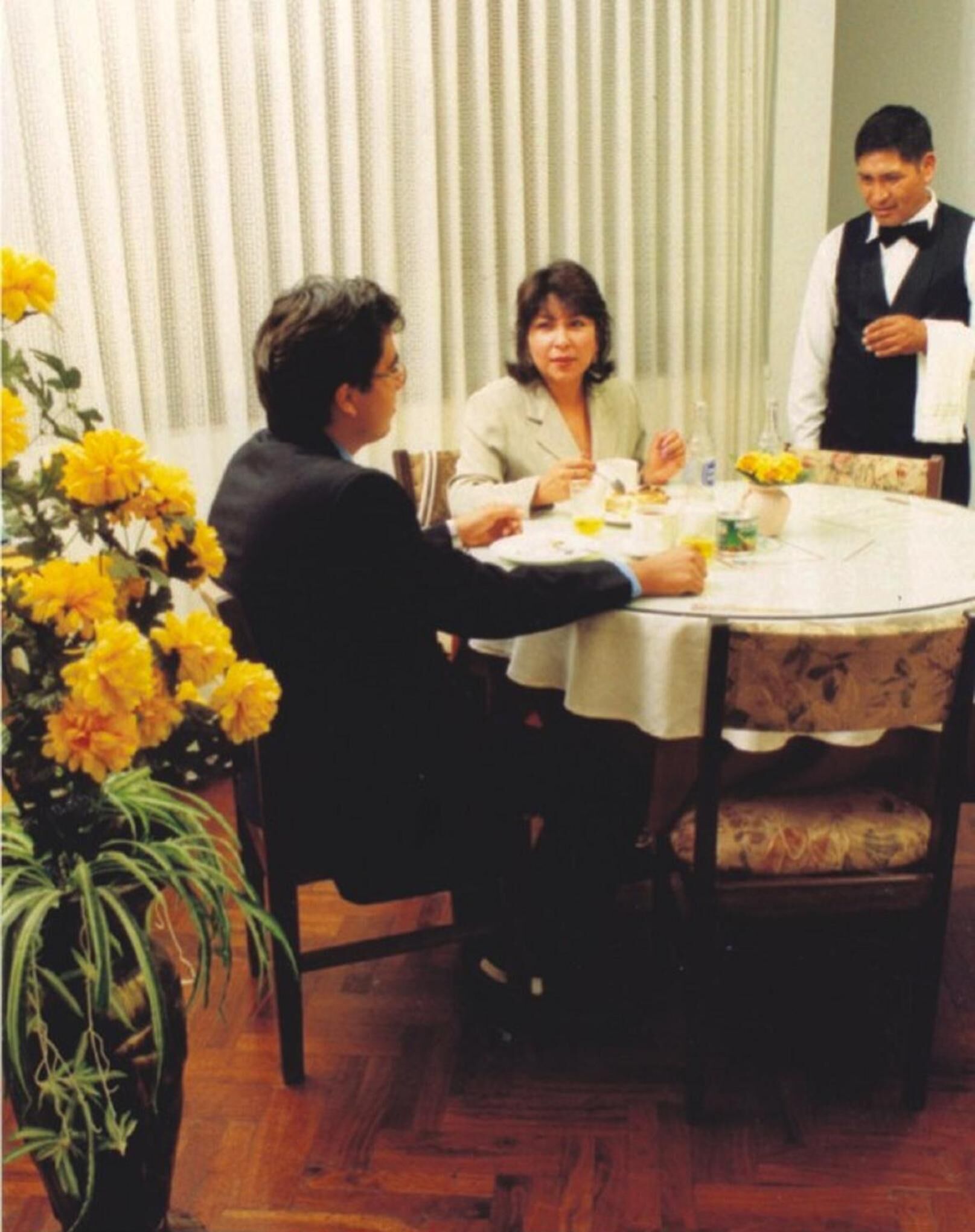 breakfast, lunch and dinner served