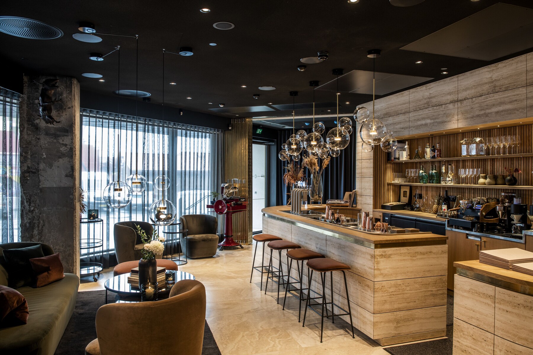 Lobby lounge