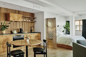 1 chambre, literie de qualité, lit avec matelas à plateau-coussin