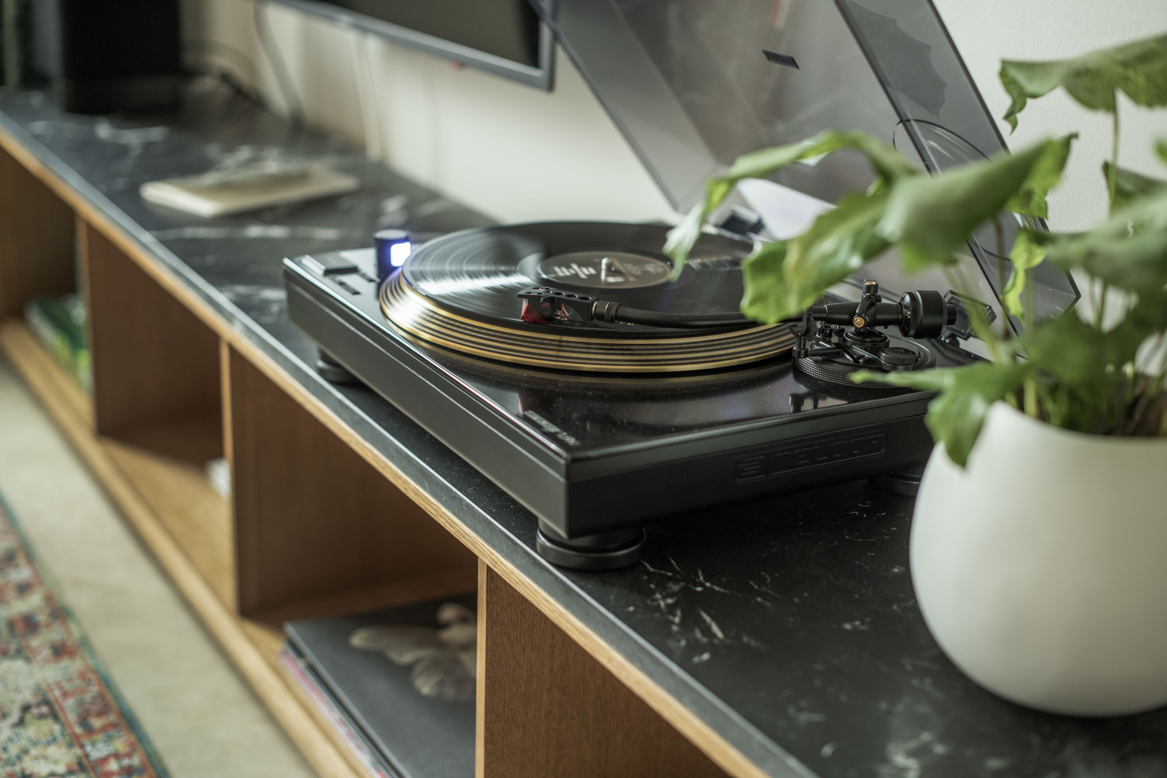 superior suite, non smoking | tech