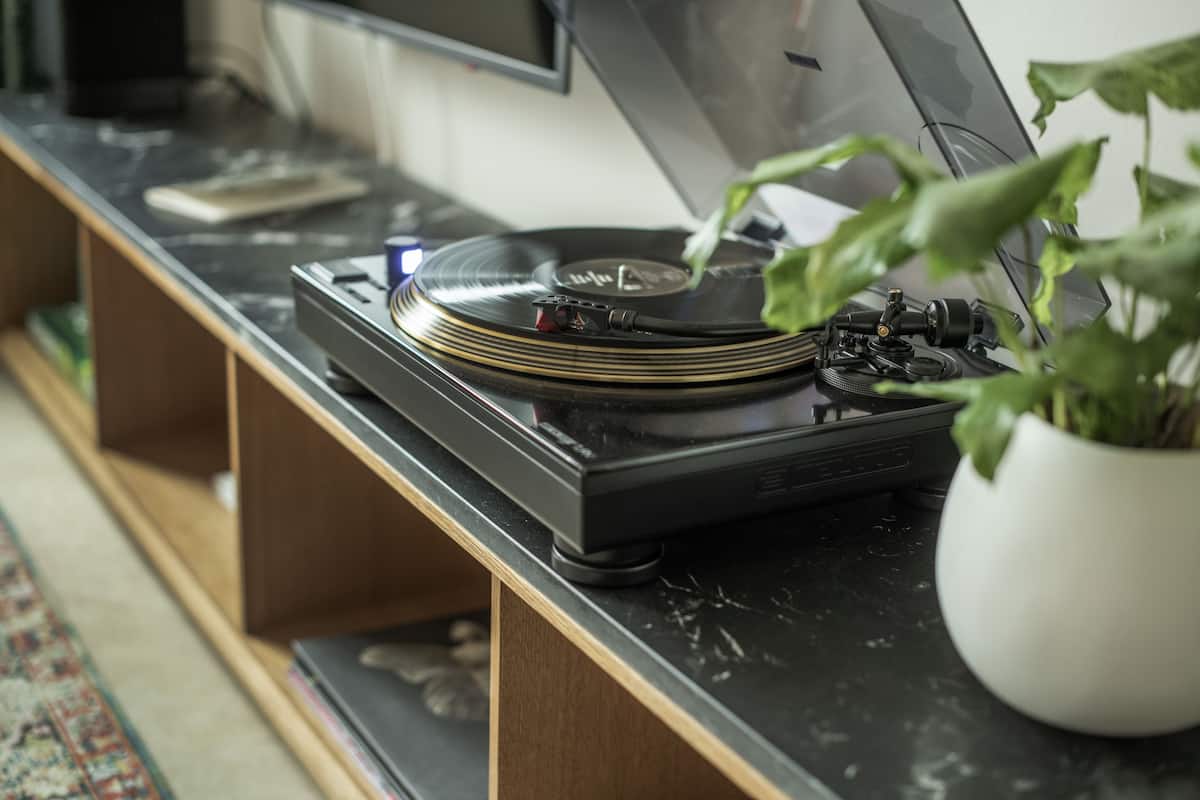 superior suite, non smoking | tech