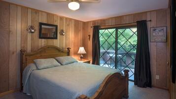 3 bedrooms, iron/ironing board, travel crib, free WiFi