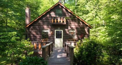 Cabine de la riviĂšre dans les Blue Ridge Mountains (Land Harbour)