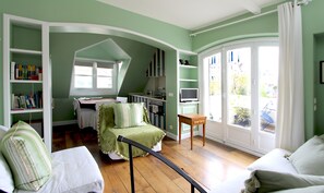 1 غرفة نوم ومكواة/لوح كي وواي فاي وملاءات أسرّة