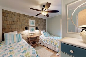 2 bedrooms, desk, iron/ironing board, free WiFi - 5 Minute Stroll To Beach!! Newly Renovated And Listed. Professionally Decorated  (Saint Simons Island)