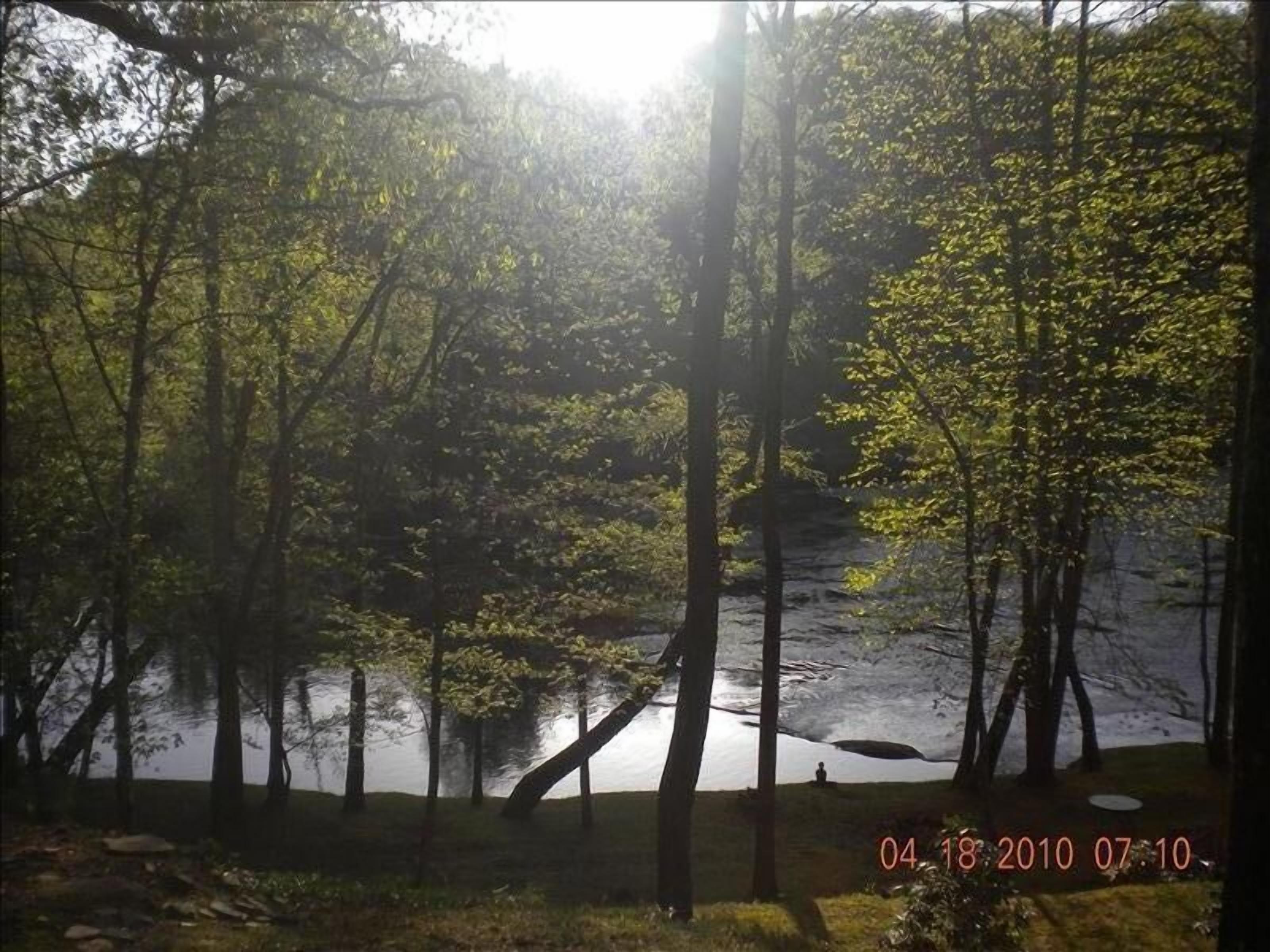 Relax and play on the Hiwassee!