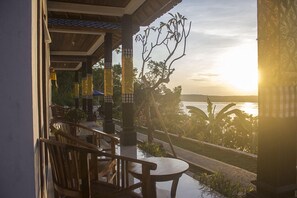Deluxe Bungalow, 1 Queen Bed, Sea View | Terrace/patio - Prasi Sunset Bungalows (Penida Island)