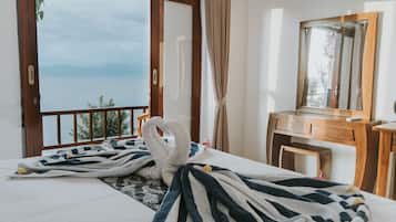 Deluxe Double Room, 1 Queen Bed, Sea View, Poolside
