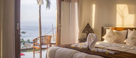 Deluxe Bungalow, 1 Queen Bed, Sea View | Room amenity