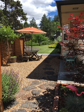 تناول الطعام بالخارج