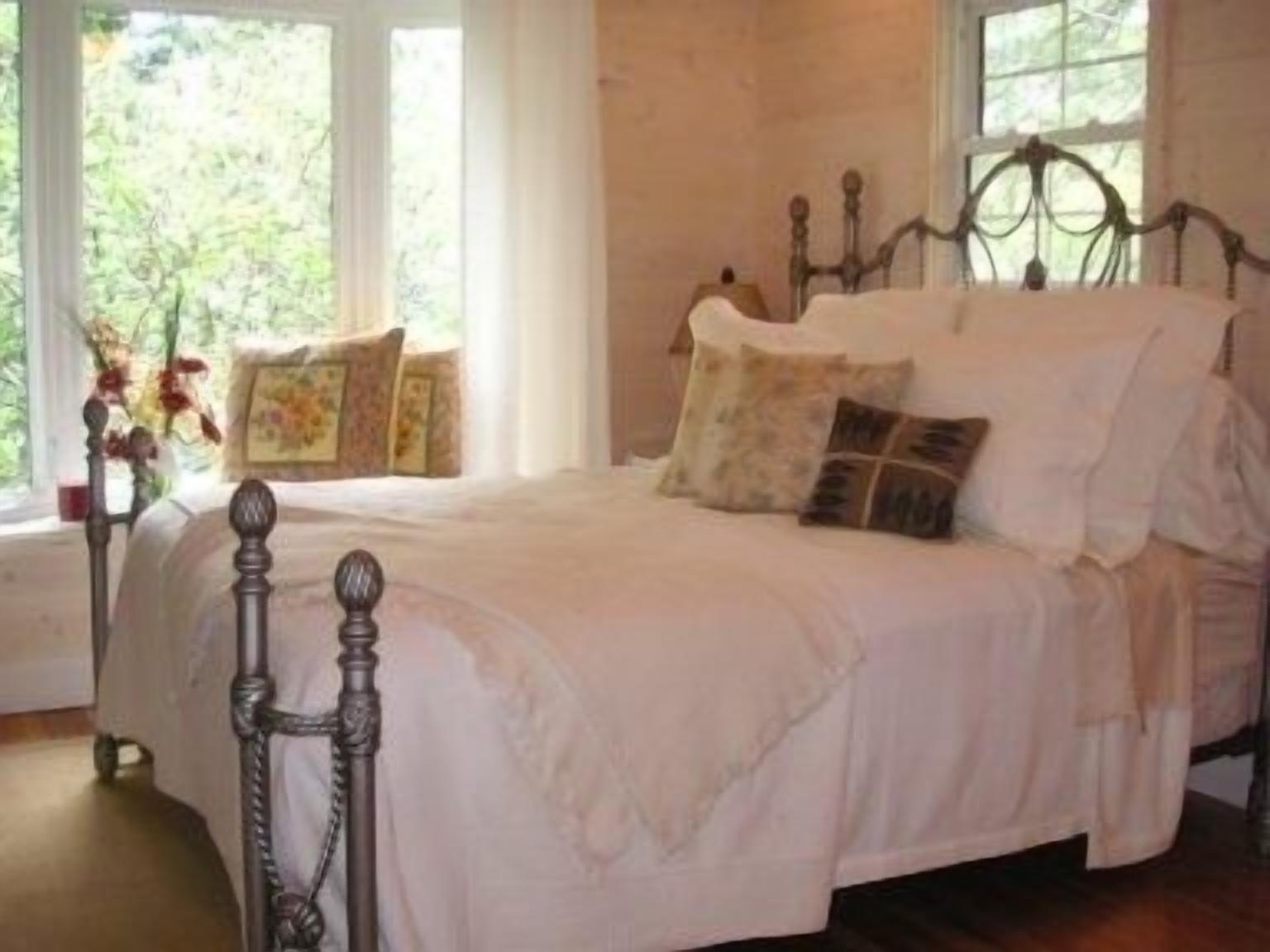 Cabin Bascom/Luxury in Every Detail!   New Central HVAC & King Master Suite!