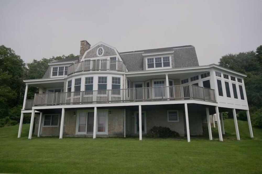 Beautiful Beachfront 6 BR House in Kittery Point - Sleeps 12 <br>License# ABNB-111