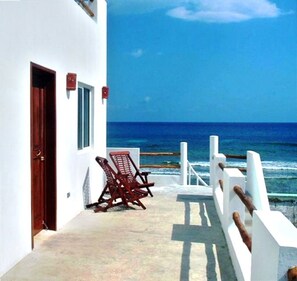 Terrace/patio - Casa Rosa -Beautiful Ocean Front Home - Studio Apartment (Isla Mujeres)
