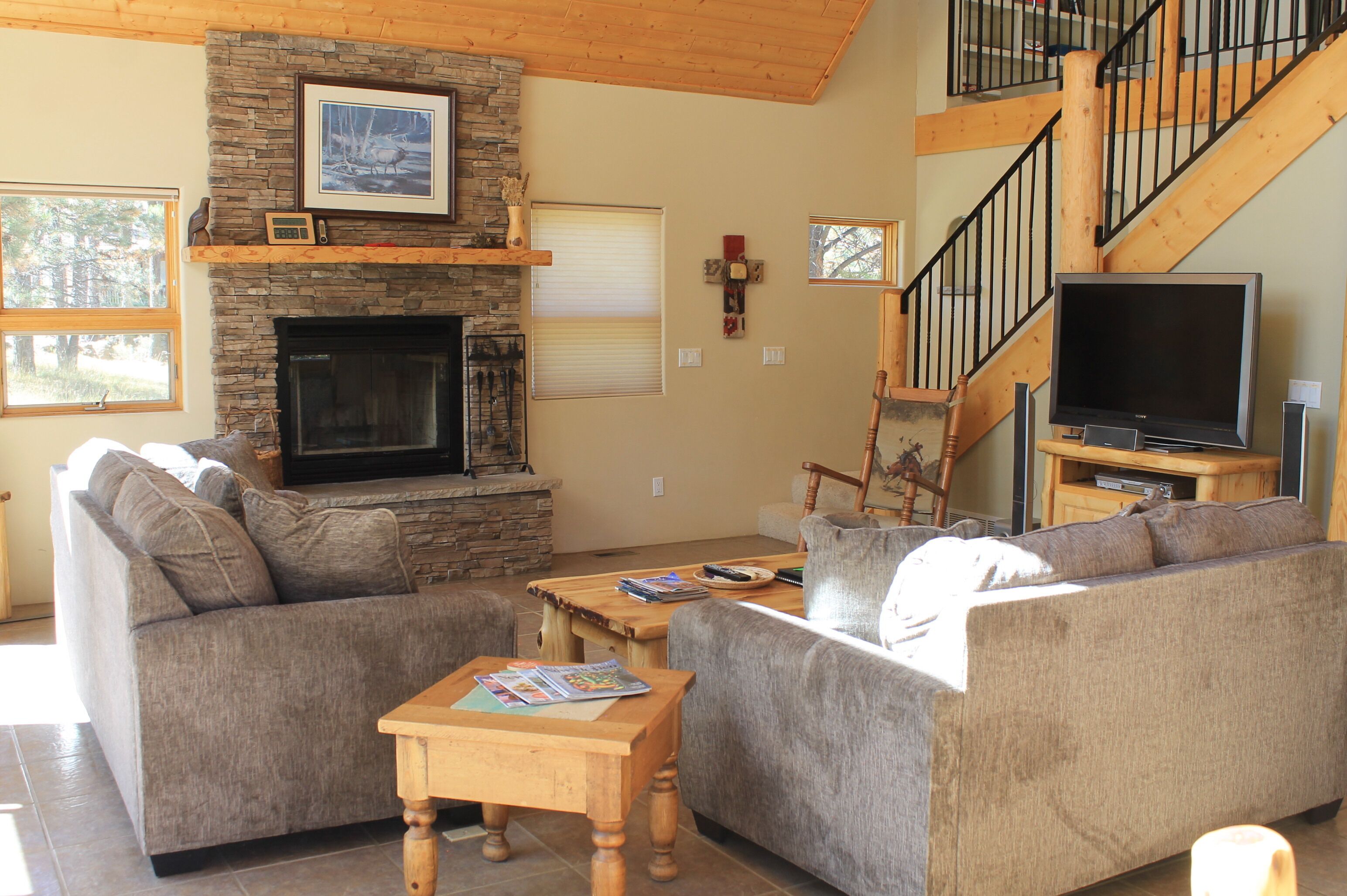 Recently updated ; lots of wildlife; hot tub; Mountain View