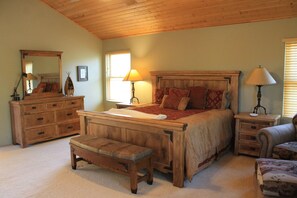 4 bedrooms, desk, iron/ironing board, free WiFi