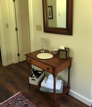 Interior - Lovely Cottage That Is Completely New With All The Luxuries You Would Want!   (Great Valley)