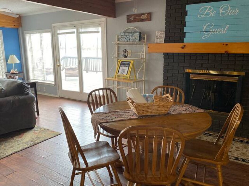 Traditional House, Multiple Bedrooms, Non Smoking, Lake View | Living area | Flat-screen TV