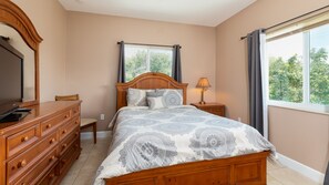 5 bedrooms, free WiFi, bed sheets