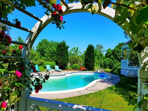 Pool - The Van Gogh Room in Villa (Purcellville)