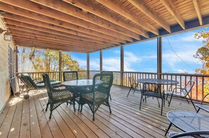 屋外ダイニングエリア