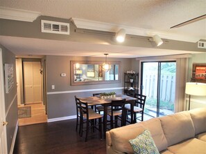 Interior - 3BR/2.5BA End Unit Villa, 3 Patios, Close to Beach (Hilton Head Island)